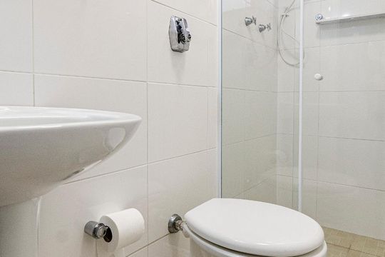 Banheiro de apartamento para alugar com 1 quarto, 38m² em Vila Madalena, São Paulo