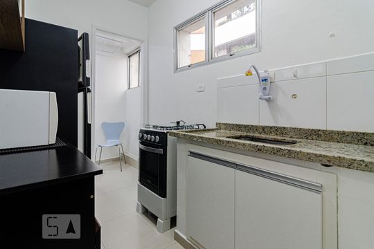 Cozinha de apartamento para alugar com 1 quarto, 38m² em Vila Madalena, São Paulo