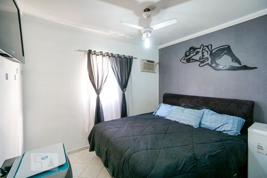 Quarto suíte 01 de casa de condomínio para alugar com 3 quartos, 100m² em Vila Fernandes, São Paulo