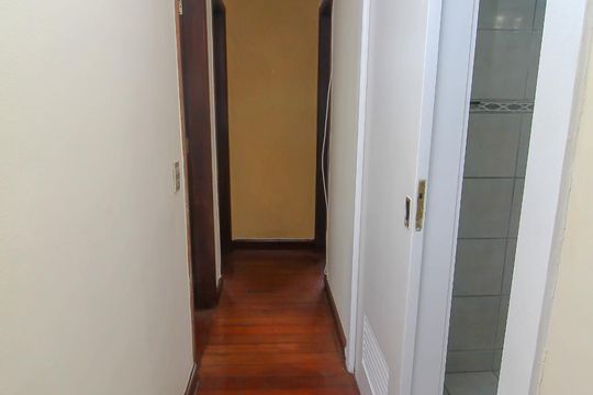 Corredor de apartamento para alugar com 3 quartos, 93m² em Humaitá, Rio de Janeiro