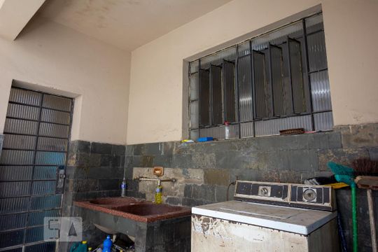 Área de Serviço de casa para alugar com 3 quartos, 185m² em Santa Monica, Belo Horizonte