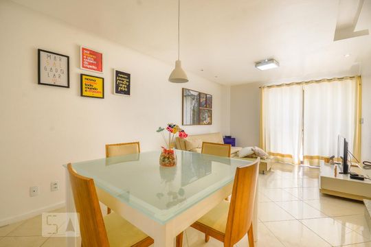Sala de casa de condomínio para alugar com 2 quartos, 130m² em Patamares, Salvador