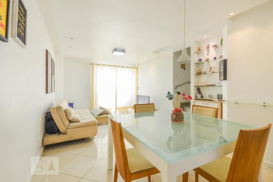 Casa de Condomínio para alugar com 2 quartos, 130m² em Patamares, Salvador