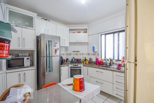 Cozinha de casa de condomínio para alugar com 2 quartos, 130m² em Patamares, Salvador