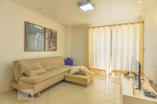 Sala de casa de condomínio para alugar com 2 quartos, 130m² em Patamares, Salvador