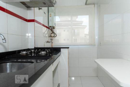 Cozinha de apartamento para alugar com 2 quartos, 55m² em Sítio da Figueira, São Paulo