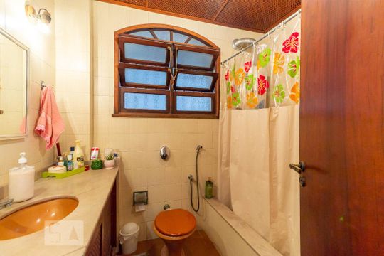 Casa 1 - Banheiro Social de casa à venda com 6 quartos, 200m² em Cachambi, Rio de Janeiro