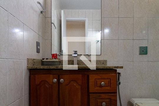 Banheiro social de apartamento à venda com 3 quartos, 125m² em Gávea, Rio de Janeiro