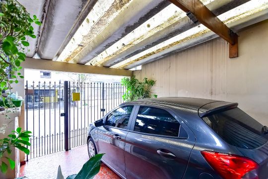 Garagem de casa à venda com 2 quartos, 99m² em Vila do Bosque, São Paulo
