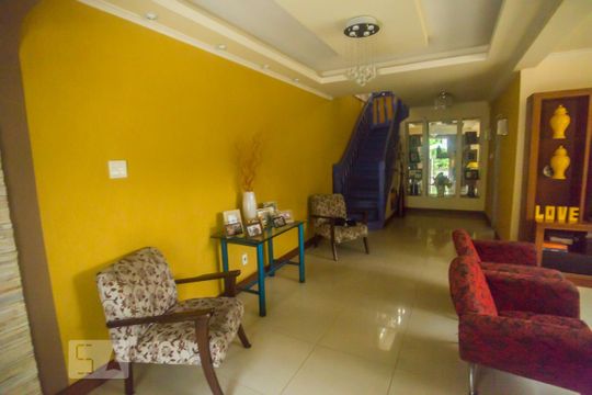 Sala de casa de condomínio à venda com 3 quartos, 380m² em Freguesia de Jacarepaguá, Rio de Janeiro