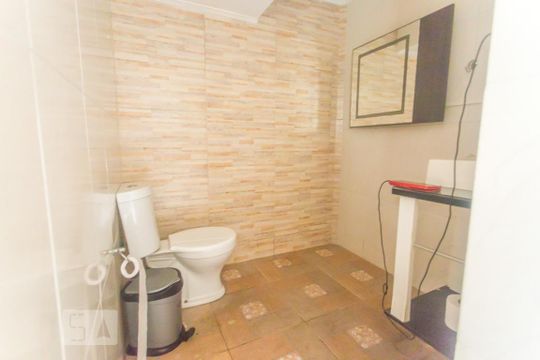 Banheiro de Serviço de casa de condomínio para alugar com 3 quartos, 380m² em Freguesia de Jacarepaguá, Rio de Janeiro