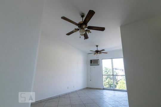 Sala de apartamento para alugar com 3 quartos, 78m² em Vila Valqueire, Rio de Janeiro