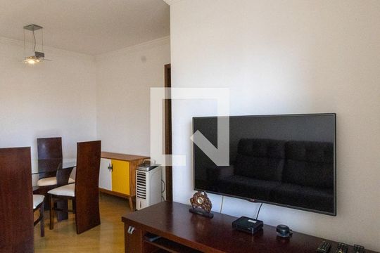 Sala de estar de apartamento à venda com 3 quartos, 70m² em Jardim Aeroporto, São Paulo