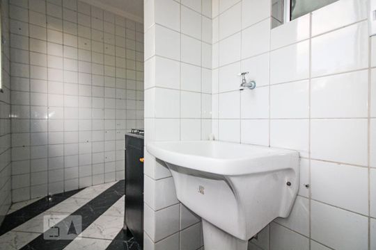 Lavanderia de apartamento para alugar com 2 quartos, 46m² em Jardim da Glória, Cotia