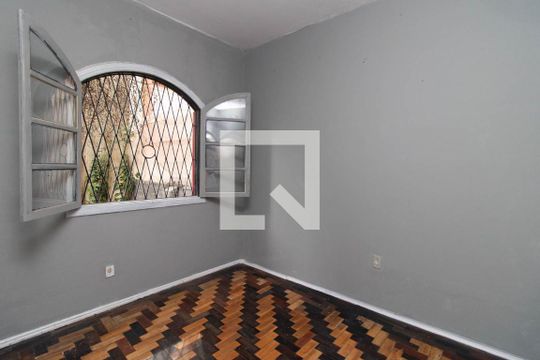Quarto 2 de casa para alugar com 2 quartos, 80m² em Santo Antônio, Porto Alegre