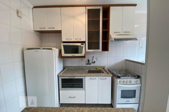 Cozinha de apartamento para alugar com 1 quarto, 40m² em Vila Andrade, São Paulo