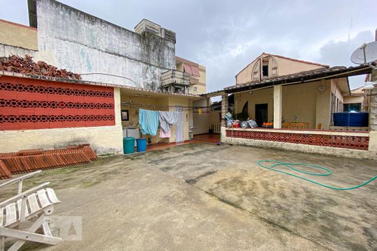 Quintal de casa à venda com 2 quartos, 140m² em Penha, Rio de Janeiro
