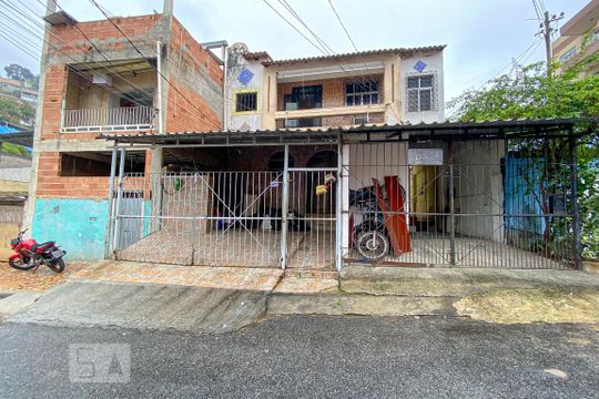 Fachada de casa à venda com 2 quartos, 140m² em Penha, Rio de Janeiro