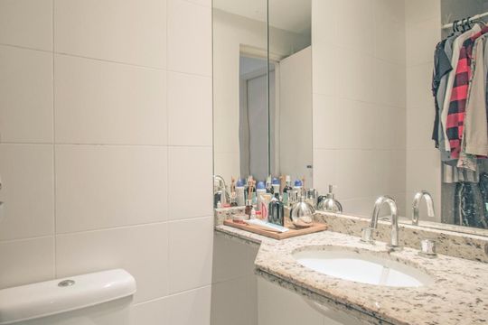 Lavabo com Chuveiro de apartamento à venda com 1 quarto, 80m² em Chácara Santo Antônio (zona Sul), São Paulo