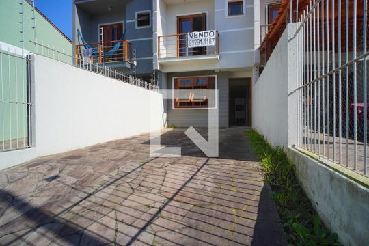 Pátio frente de casa à venda com 2 quartos, 152m² em Parque Santa Fe, Porto Alegre