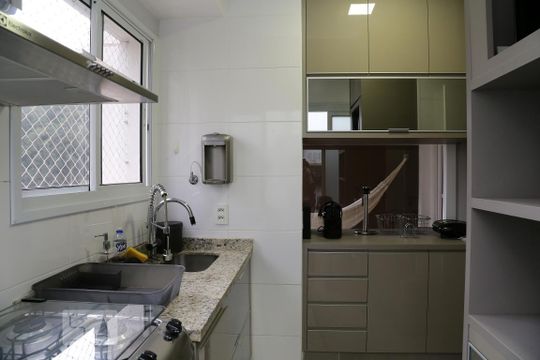 Cozinha de apartamento para alugar com 2 quartos, 77m² em Jardim Fonte do Morumbi, São Paulo