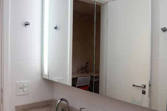 Banheiro da Suíte 1 de apartamento para alugar com 2 quartos, 77m² em Jardim Fonte do Morumbi, São Paulo
