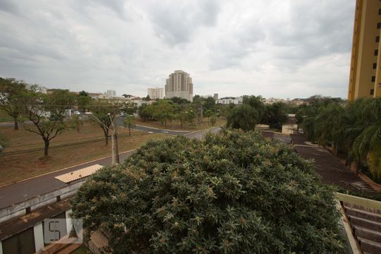 Vista da janela da lavanderia de apartamento para alugar com 2 quartos, 60m² em Republica, Ribeirão Preto