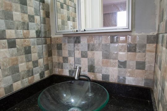 Pia do corredor ao lado do banheiro de apartamento para alugar com 2 quartos, 60m² em Republica, Ribeirão Preto
