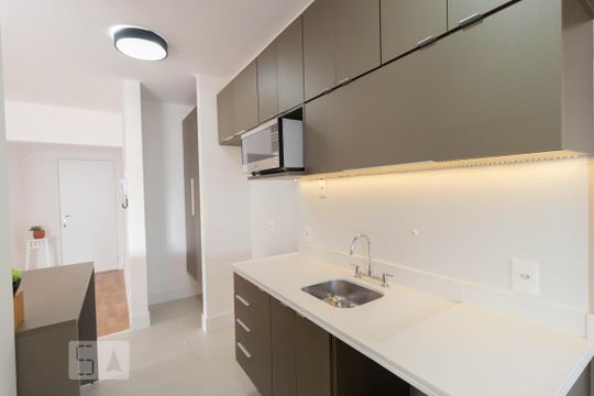 Cozinha de apartamento para alugar com 2 quartos, 70m² em Sumarezinho, São Paulo