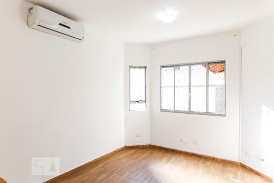 Sala de casa para alugar com 3 quartos, 100m² em Parque Industrial, São José dos Campos