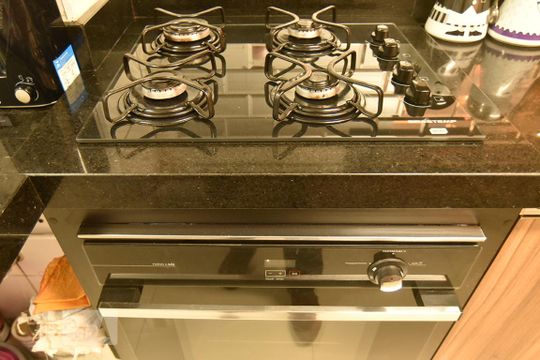 Cooktop e forno de apartamento à venda com 2 quartos, 65m² em Brás, São Paulo