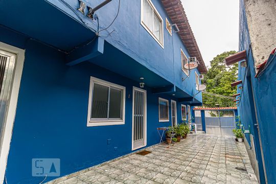 Fachada de casa para alugar com 1 quarto, 55m² em Pechincha, Rio de Janeiro