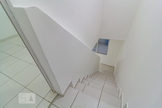 Escada de casa para alugar com 1 quarto, 55m² em Pechincha, Rio de Janeiro