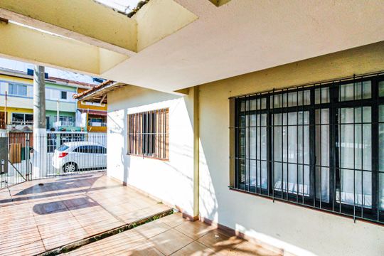 Garagem de casa à venda com 3 quartos, 140m² em Jardim Aeroporto, São Paulo