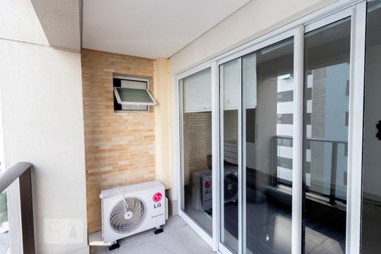 Varanda de kitnet/studio para alugar com 1 quarto, 38m² em Paraíso, São Paulo