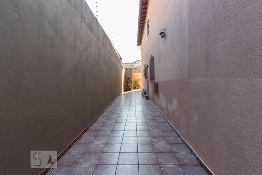 Corredor Lateral de casa à venda com 3 quartos, 128m² em Indianópolis, São Paulo