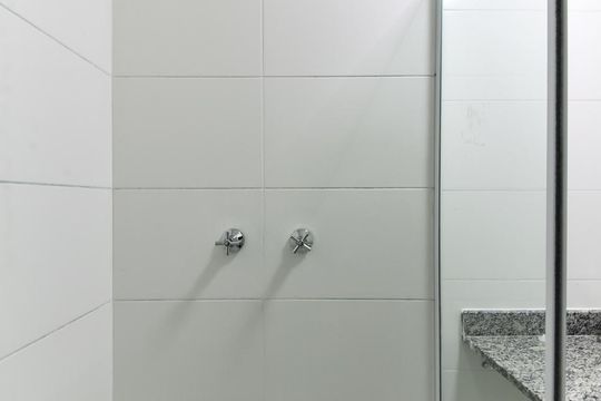 Banheiro Social de apartamento à venda com 2 quartos, 45m² em Centro, Diadema