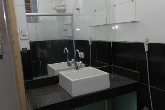 Banheiro Corredor de apartamento para alugar com 2 quartos, 80m² em Serra, Belo Horizonte