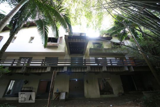 Fachada Posterior de casa à venda com 5 quartos, 1300m² em Jardim dos Estados, São Paulo