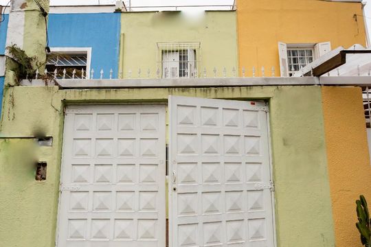 Fachada de casa à venda com 2 quartos, 100m² em Butantã, São Paulo