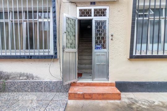 Entrada do Bloco de apartamento à venda com 2 quartos, 50m² em Encantado, Rio de Janeiro