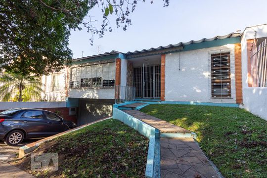Fachada de casa à venda com 7 quartos, 350m² em Três Figueiras, Porto Alegre
