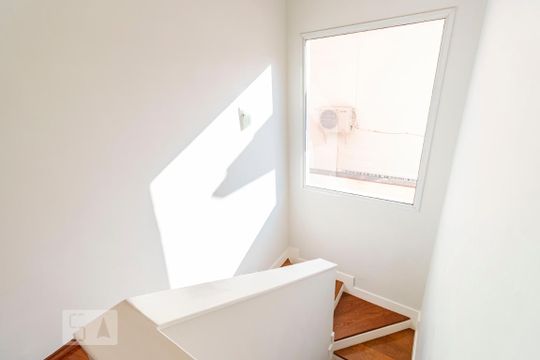 2o. Andar - Escadas de casa à venda com 3 quartos, 200m² em Jardim da Saúde, São Paulo