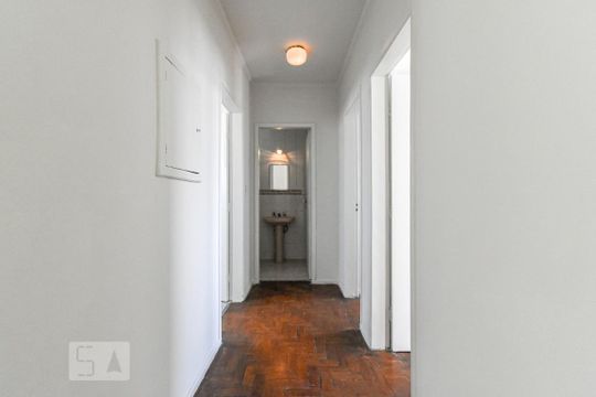 Corredor de apartamento para alugar com 2 quartos, 65m² em Pinheiros, São Paulo