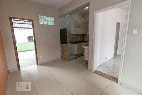 Copa de casa para alugar com 3 quartos, 100m² em Madureira, Rio de Janeiro