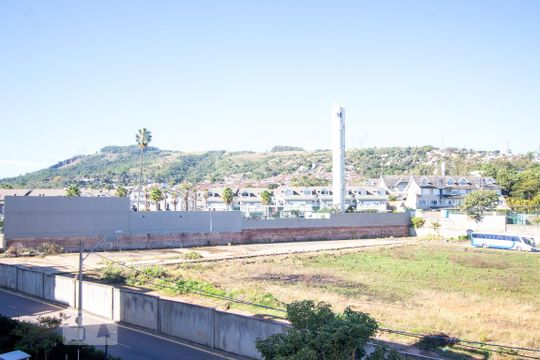 Vista da Suíte 1 de apartamento para alugar com 3 quartos, 84m² em Jardim Carvalho, Porto Alegre