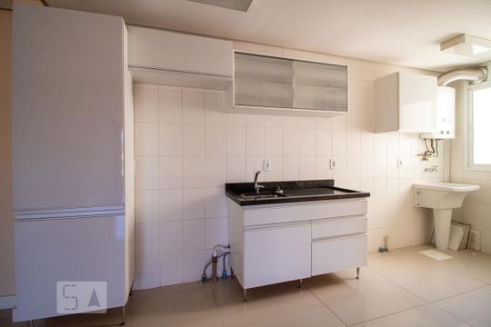 Cozinha de apartamento para alugar com 3 quartos, 84m² em Jardim Carvalho, Porto Alegre