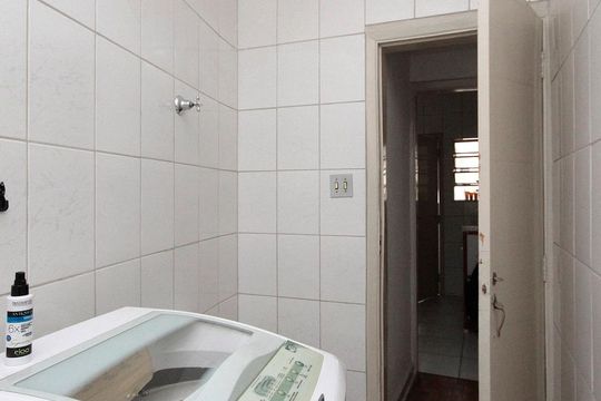 Banheiro de apartamento à venda com 1 quarto, 49m² em República, São Paulo