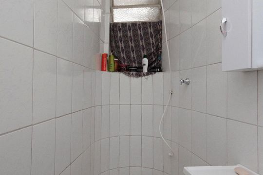Banheiro de apartamento à venda com 1 quarto, 49m² em República, São Paulo