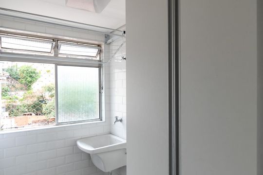 Área de serviço de apartamento para alugar com 3 quartos, 70m² em Sumarezinho, São Paulo